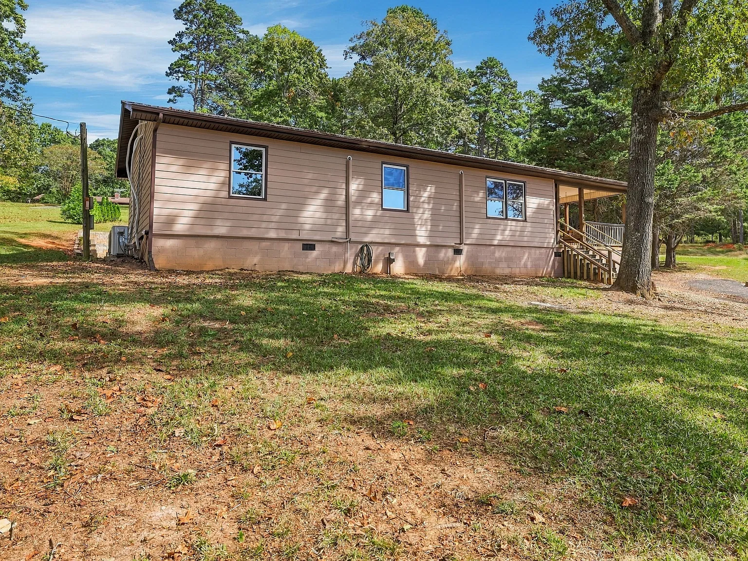 3 bed, 1342 sqft, $1,800 — Photo 1