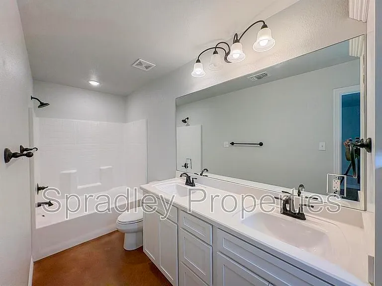 206 Juniper Dr #B — Photo 13