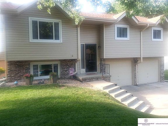 2nd image of 15742 Valley St