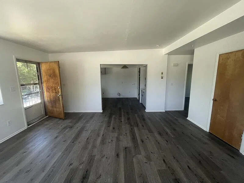 2 bed, 1.0 bath, 742 sqft, $1,200 — Photo 3