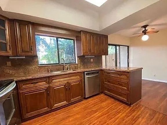 4th image of 8321 SW 39th Ct
