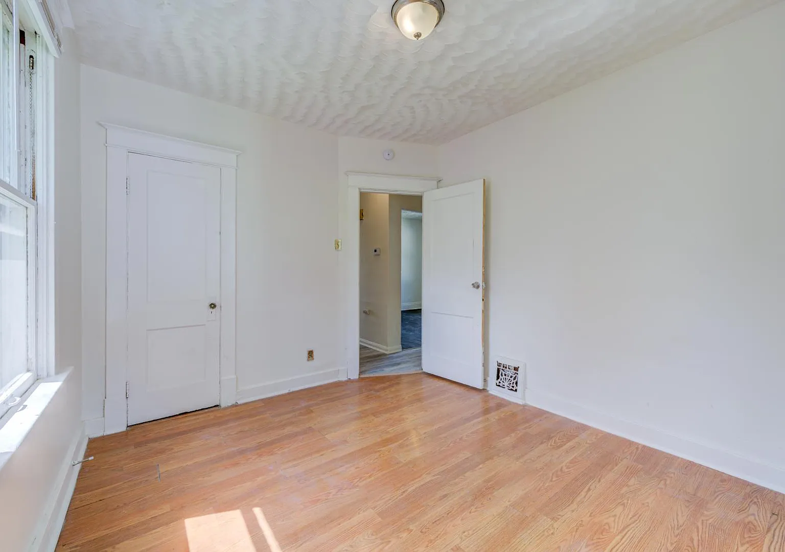 6997 Edison Ave — Photo 3