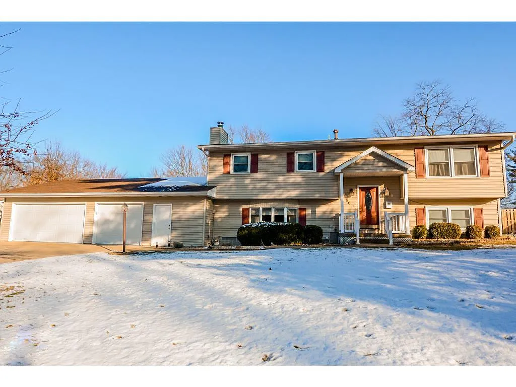56 Lynette Pl photo 1