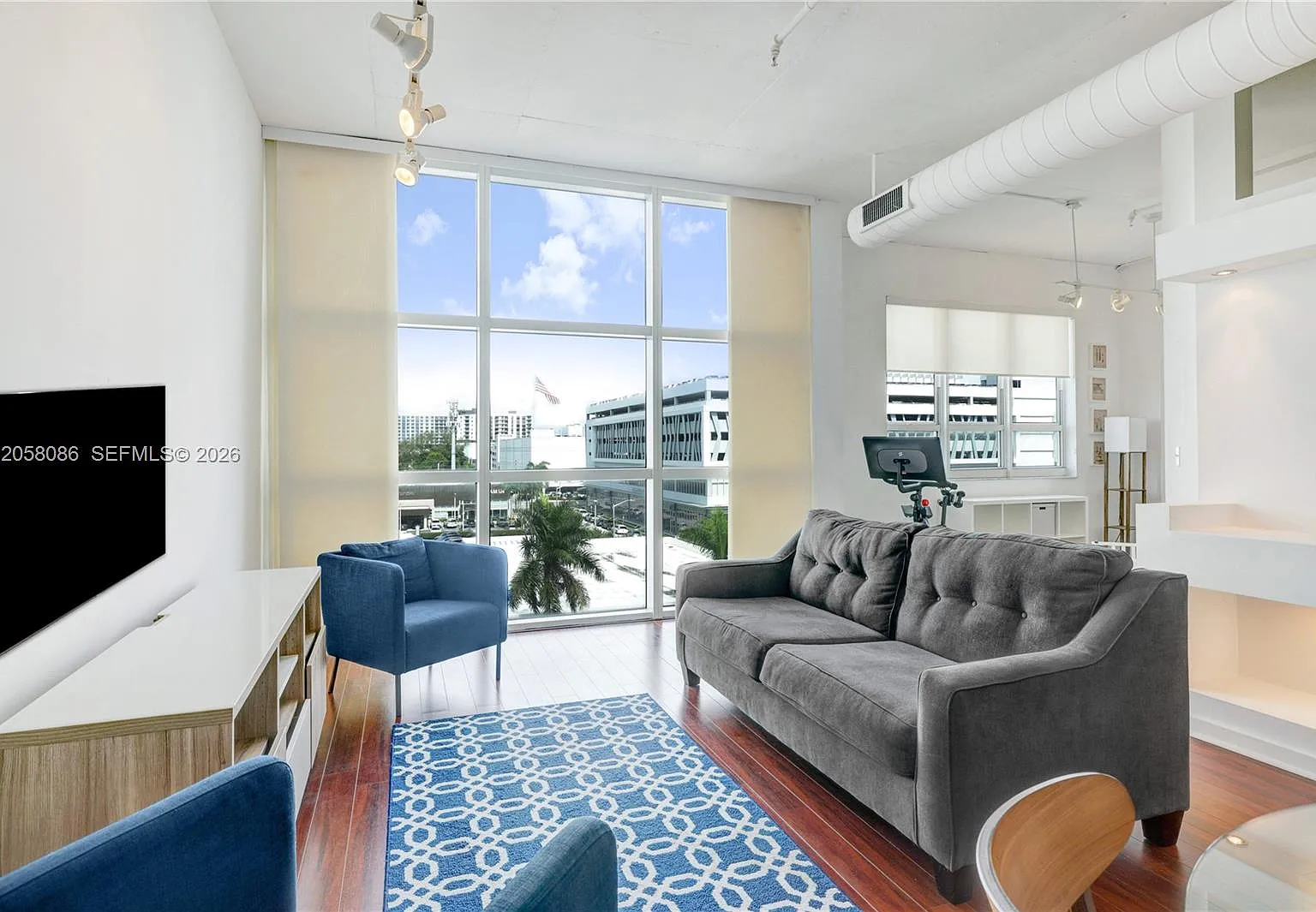 Cite Condo — Photo 2