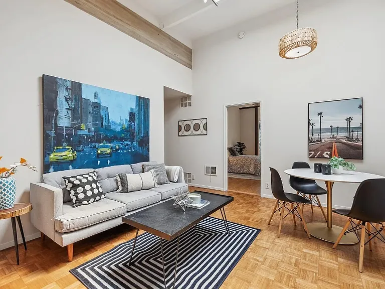 7400 Mountain Blvd #11 — Photo 6