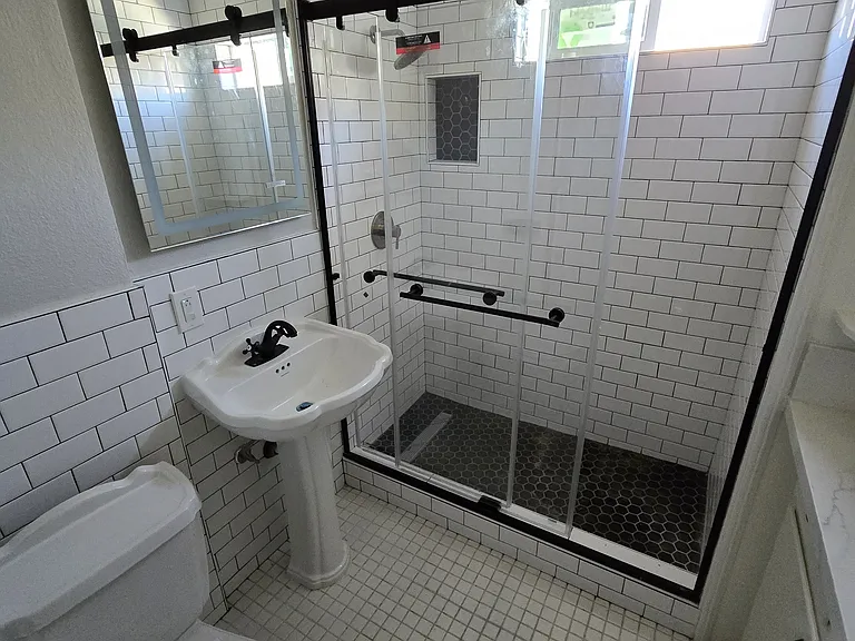 4106 E Theresa St #B — Photo 9