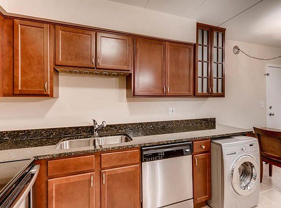 4th image of 580 Lawrence Ave APT 207