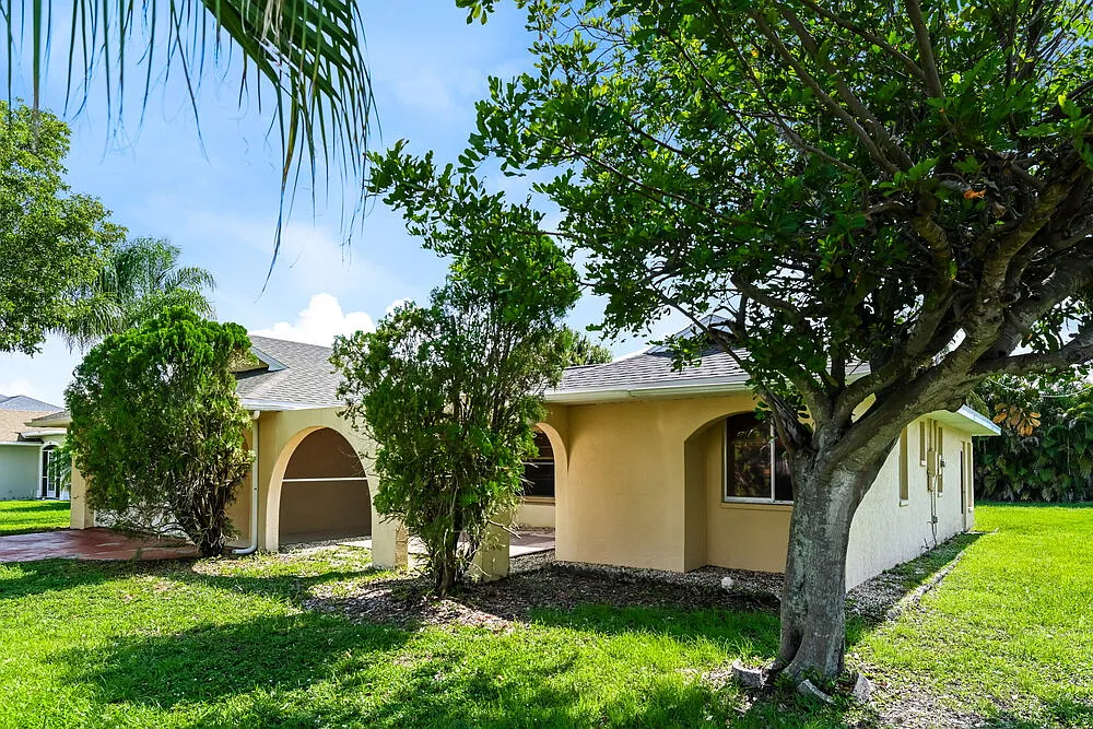3 bed, 2.0 bath, 1519 sqft, $1,695 — Photo 3