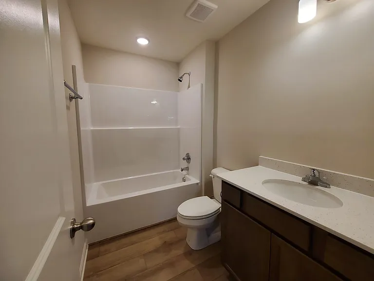 1217 Leanndra Park — Photo 23