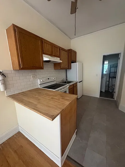 Studio, 350 sqft, $1,900 — Photo 3