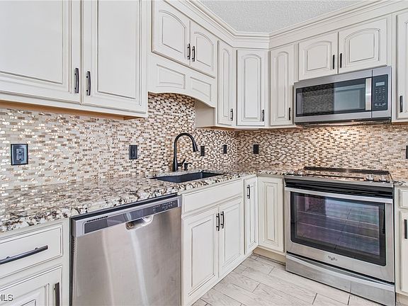 3rd image of 17404/17400 Dumont Dr