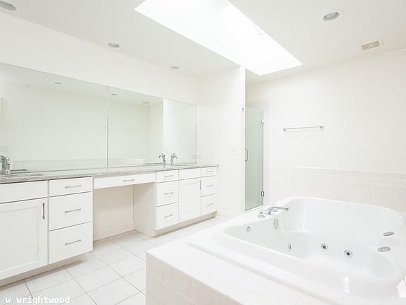 3rd image of 1655 W Wrightwood Ave #1417