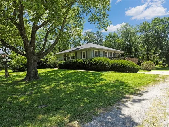 401 S 20th St, Leavenworth, KS 66048