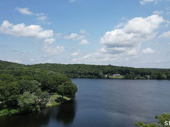 4th image of 58 Heritage Road