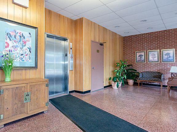 Nice and secure lobby