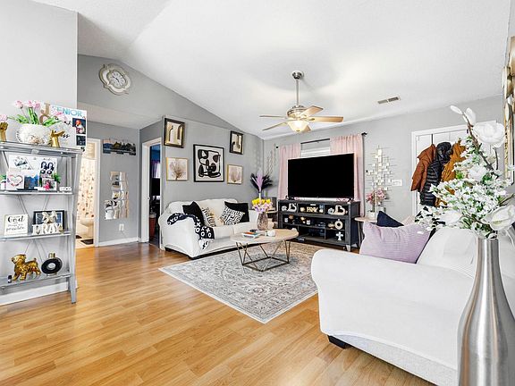 5th image of 417 Chesterfield Ct.