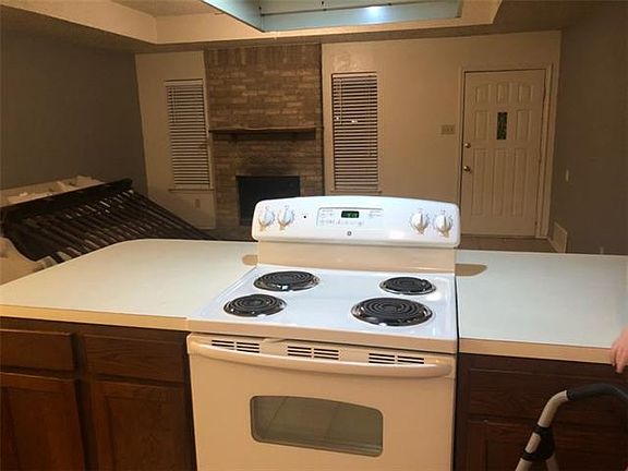3rd image of 300 Shady Valley Dr