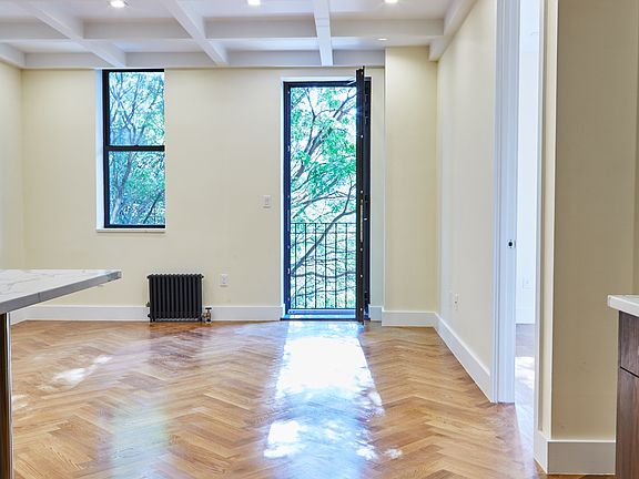 5th image of 921 Washington Ave #221