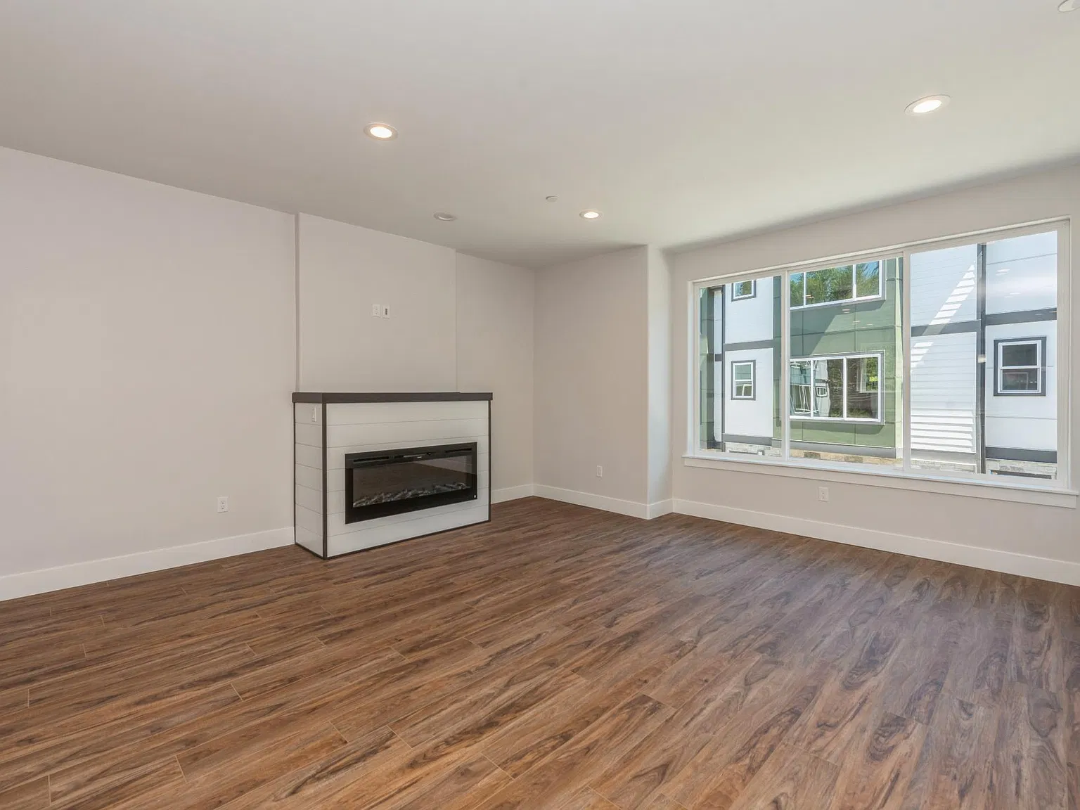2 bed, 2.5 bath, 1412 sqft, $3,000 — Photo 4