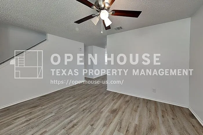 7900 Canoe Ridge Ln — Photo 4