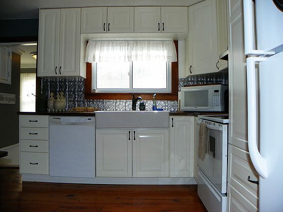 3rd image of 440 2nd Ave