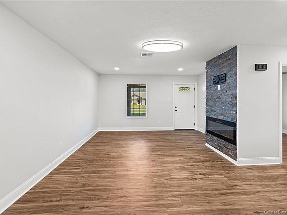 2nd image of 6811 Sun Meadow Ln
