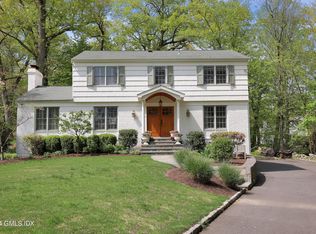 16 Wyndover Ln, Cos Cob, CT 06807