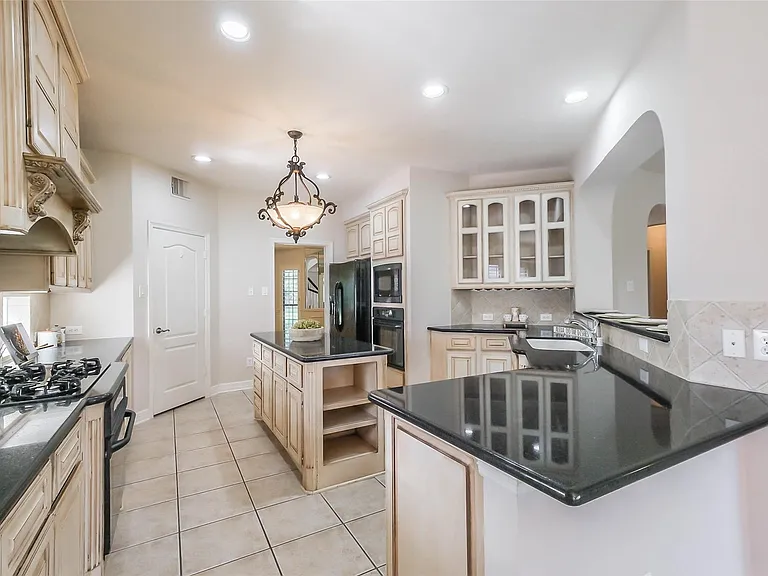 12411 Santiago Cove Ln — Photo 12
