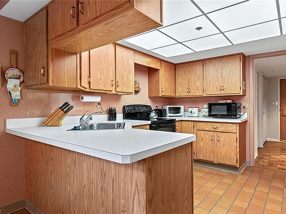 4th image of 140 Fox Hollow Dr APT 208B