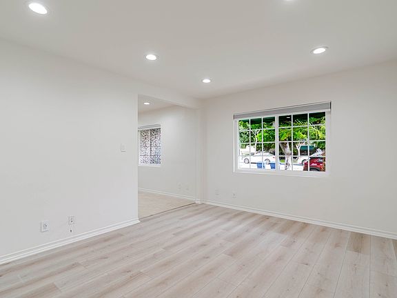 3rd image of 323 N Louise St #A