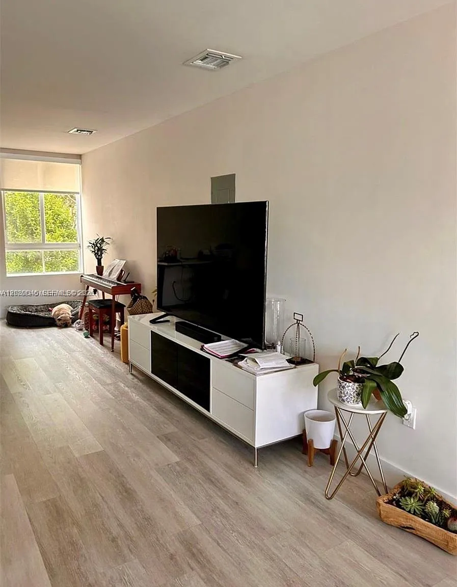 3 bed, 1533 sqft, $3,100 — Photo 3