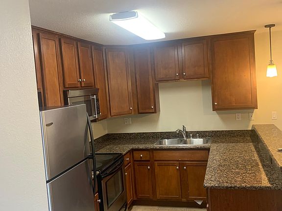 4th image of 201 Westlake Dr Unit 7