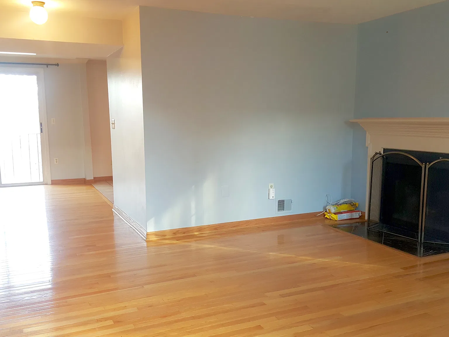 End unit townhome available for rent in sought-after Countryside — Photo 4