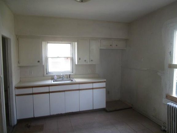 3rd image of 59 Marion Ave N