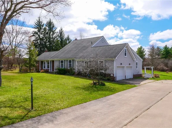 2792 E Pioneer Trl, Aurora, OH 44202