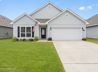 7777 Coral Ln, Ocean Springs, MS 39564
