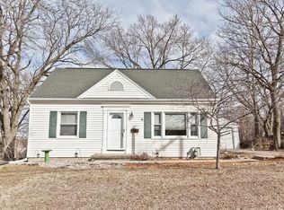 122 Hawthorne Dr SW, Cedar Rapids, IA 52404