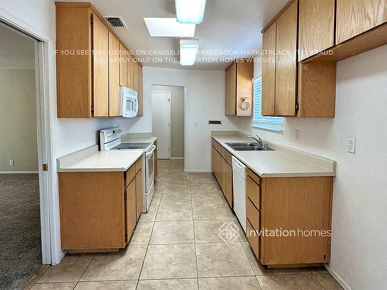 1520 Gladstone Dr — Photo 7