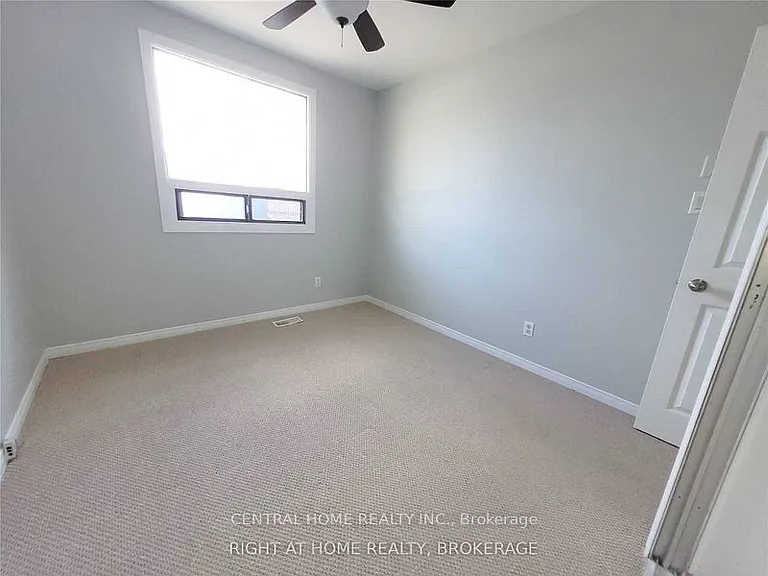 255 Bayview Ave — Photo 7