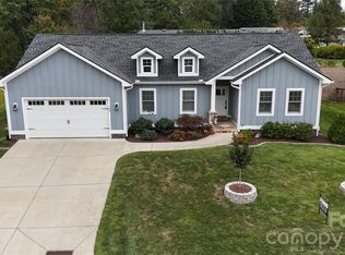 138 Olde Oak Way, Hendersonville, NC 28792