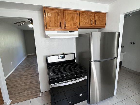 5th image of 4911 Caroline Dr APT 5
