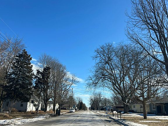 5th image of 401 E South St