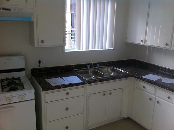 3rd image of 743 S Berendo St APT 106
