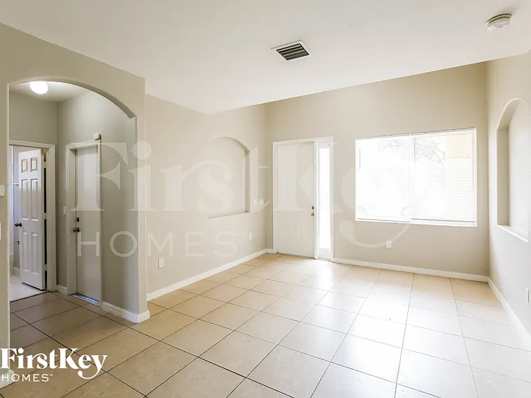 1009 NE 16th Ave — Photo 3