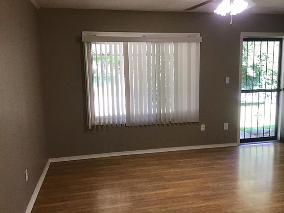 4th image of 9785 Manhattan Dr