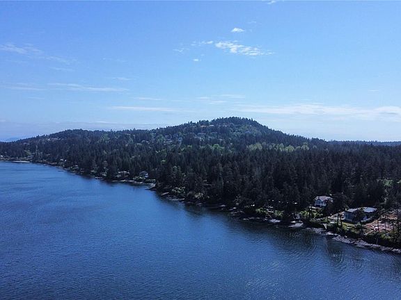2nd image of 760 Lands End Rd