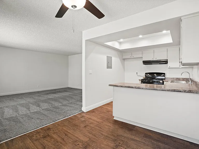Stonehedge Apartments — Photo 25