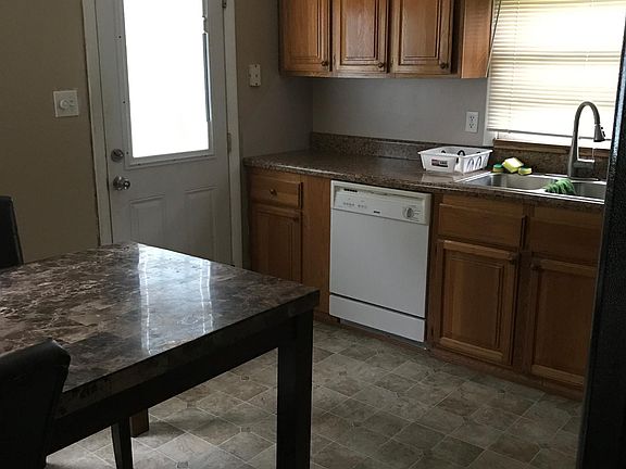 Eat-in Kitchen