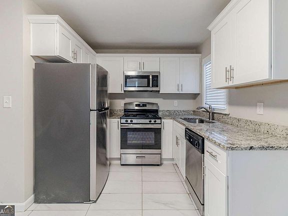 3rd image of 2446 Lynn Iris Dr