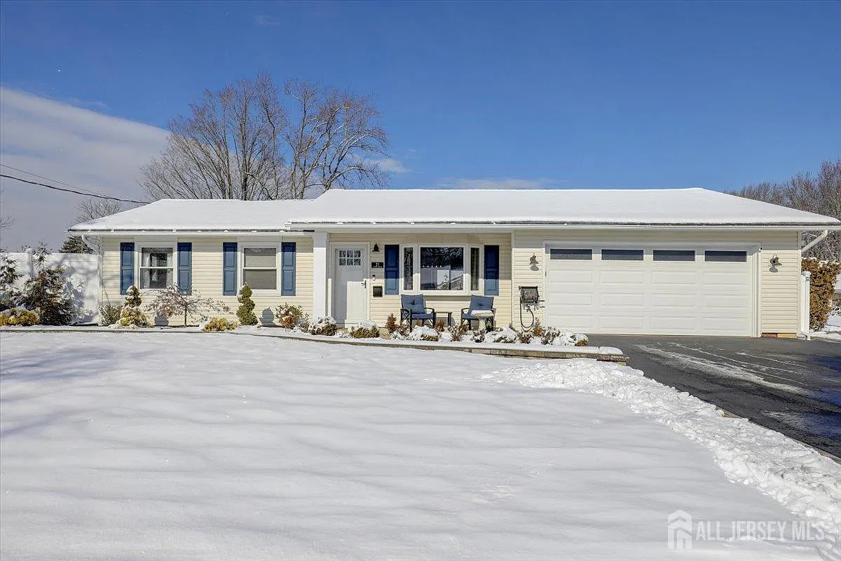 21 Throop Ave photo 1